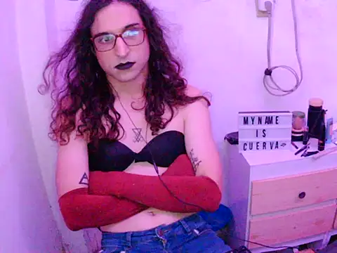 Show modela LaCuerva19 na web-kameri