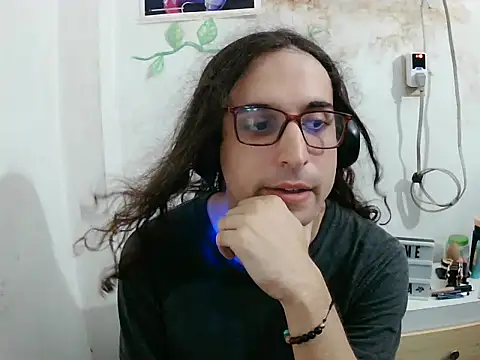 Show modela LaCuerva19 na web-kameri