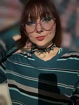 leah_bloom_'s Webcam Show