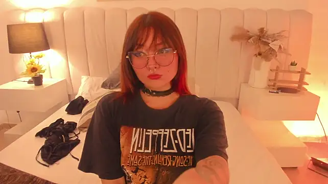 leah_bloom_ Chat XXX live