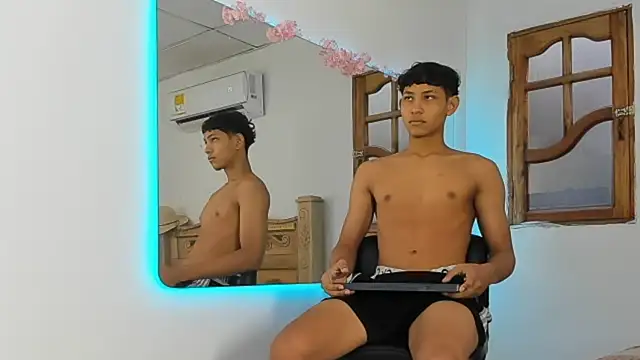 nedye_rouss webcam show