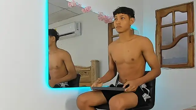 nedye_rouss Webcam Show