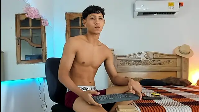 nedye_rouss Webcam show