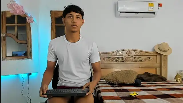 Show modela nedye_rouss na web-kameri