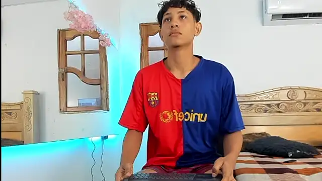 nedye_rouss Webcam show