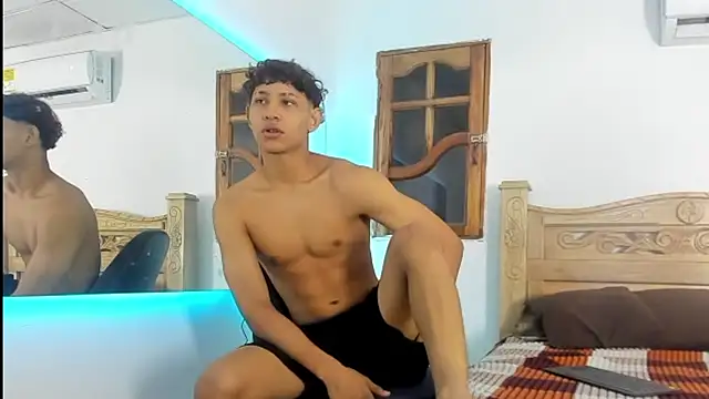 nedye_rouss Show Webcam