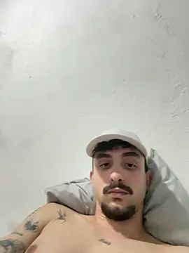 Show modela NovinnGB na web-kameri