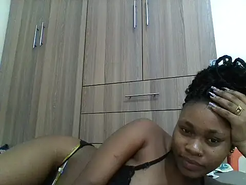 Juicyy_afriq 现场XXX聊天