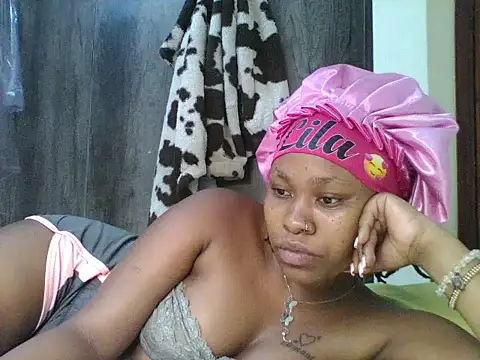 Juicyy_afriq – Naživo XXX chat