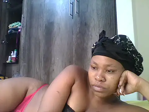 Chat +18 de Juicyy_afriq ao vivo