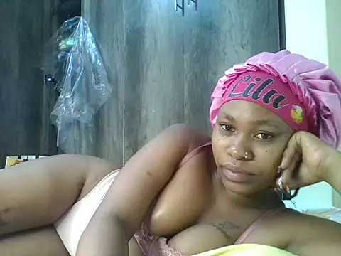 Juicyy_afriq XXX чат на живо