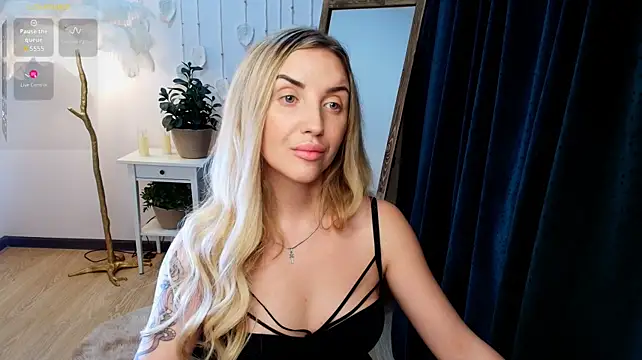 White_F0x's Live XXX Chat