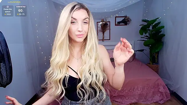 White_F0x's Live XXX Chat