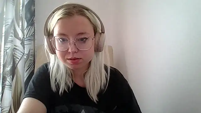 MaddieTeen webcam show