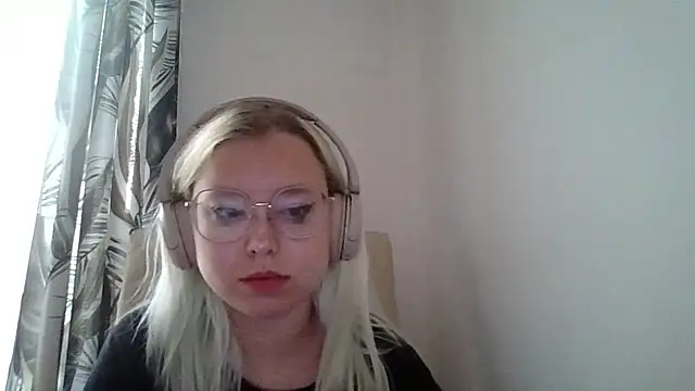 Show modela MaddieTeen na web-kameri