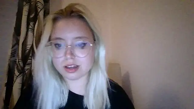 MaddieTeen Webcam show