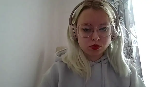 Show modela MaddieTeen na web-kameri