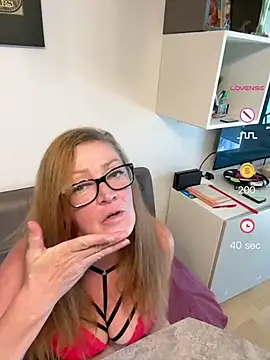 NewGabi_Mum Show in webcam
