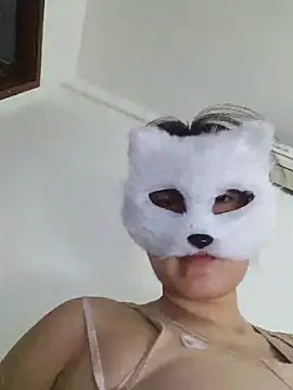 BombXuka Adlı Modelin Canlı XXX Sohbeti