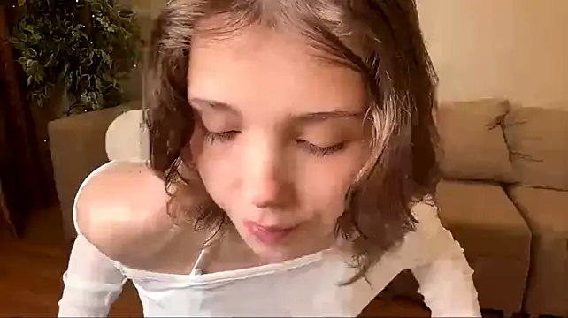 MiIIyMoon Adlı Modelin Canlı XXX Sohbeti