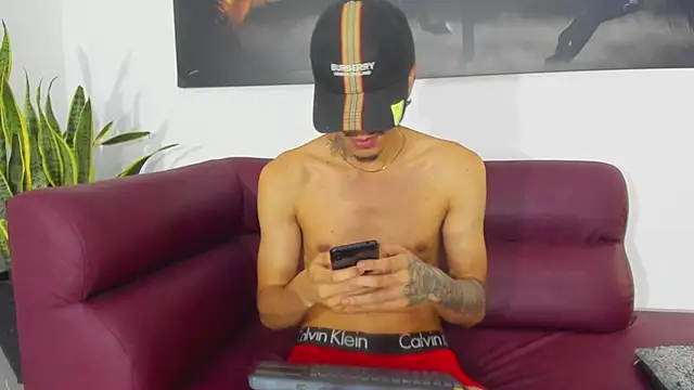 Show modela Tyson_brow na web-kameri