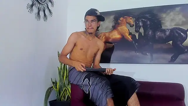 Tyson_brow: διαδικτυακό σόου στην κάμερα