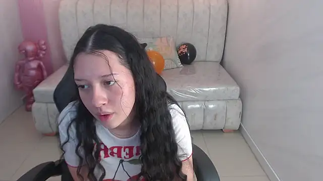Alexaa_s Adlı Modelin Canlı XXX Sohbeti