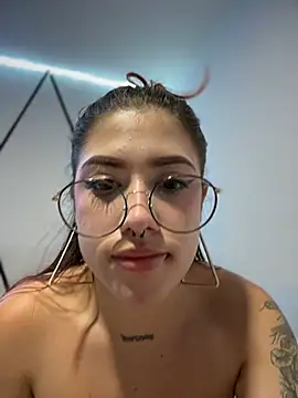 DarlyHoper__'s Live XXX Chat