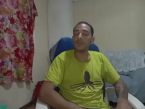 HotLatinoBR Шоу с уебкамера