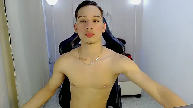 Show modela Flex_boyy_ na web-kameri