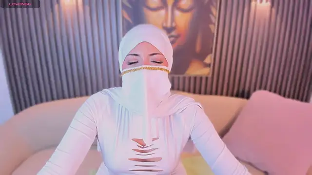 juli_thali Show in webcam