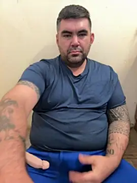 bichubbyguy Show in webcam