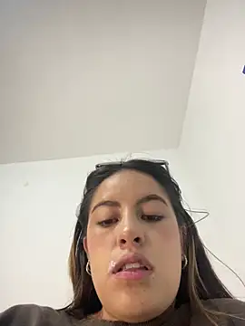 Ambar_bge's Live XXX Chat