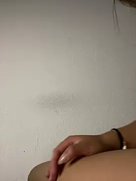 Ambar_bge's Live Chat Room