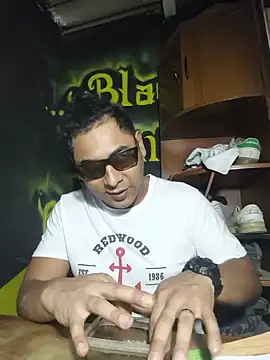 Itzdarkhzn Webbikameraesitys