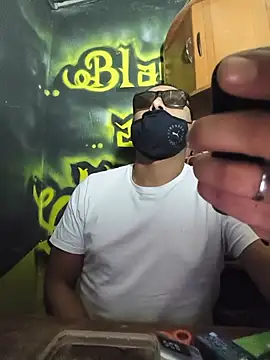 Itzdarkhz's Webcam Show