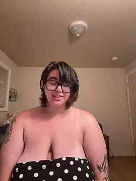 nerdyclaire's Webcam Show