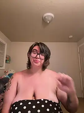 nerdyclaire's Webcam Show