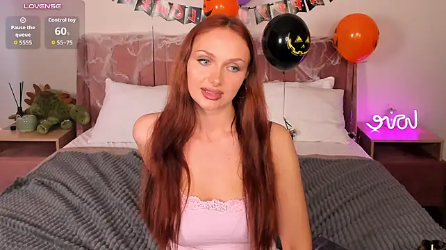 Madeline_Perry Show in webcam