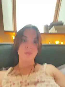 19_PetiteEilish_07's Webcam Show