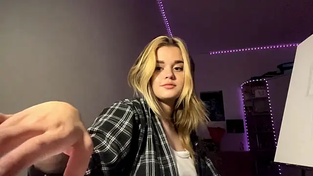 צ'אט XXX בשידור חי של MiaRoika