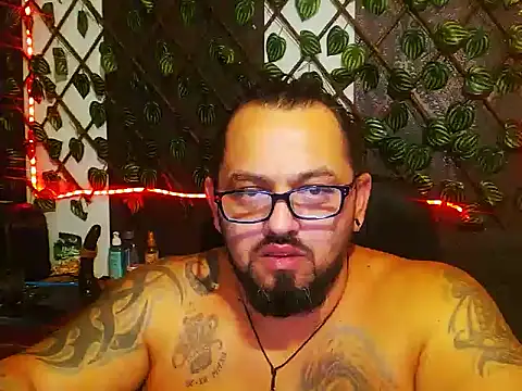 mr_wolf46: διαδικτυακό σόου στην κάμερα