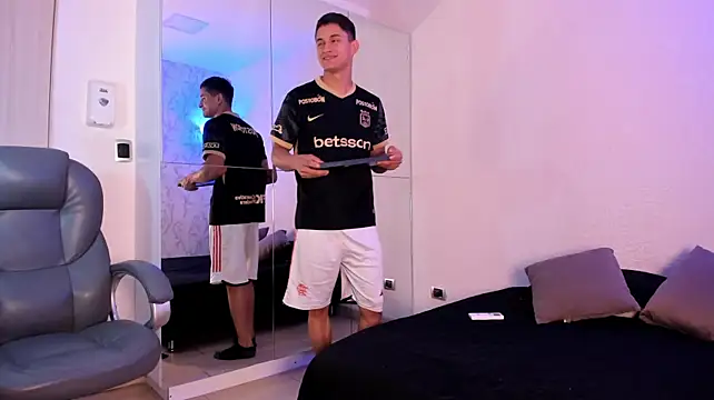 Simon_Axe webcam show