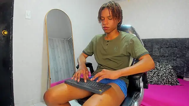 luccas_lowee webcam show