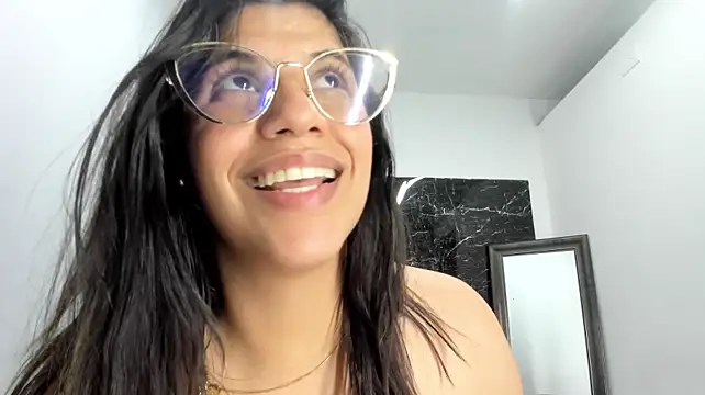 suzan_23 Show Webcam