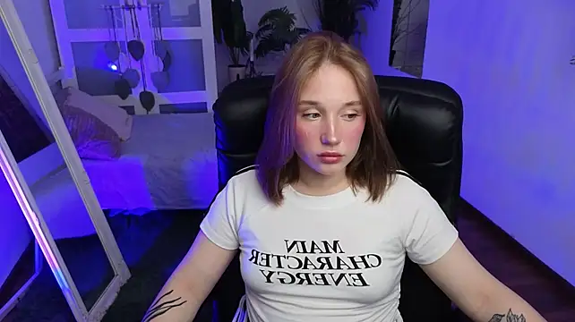 AliceTrenton's Webcam Show