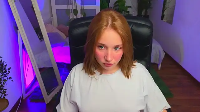 AliceTrenton's Webcam Show