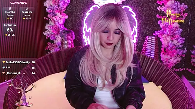 Dolce_violet Show in webcam