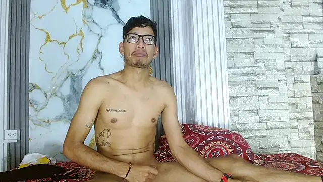 Show modela madelyandjonthpri na web-kameri