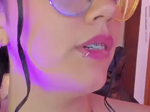 lilith03_ Adlı Modelin Web Kamerası Şovu